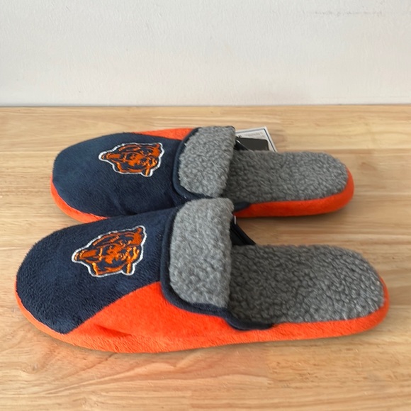 NFL | Chicago Bears Slippers - Picture 2 of 3